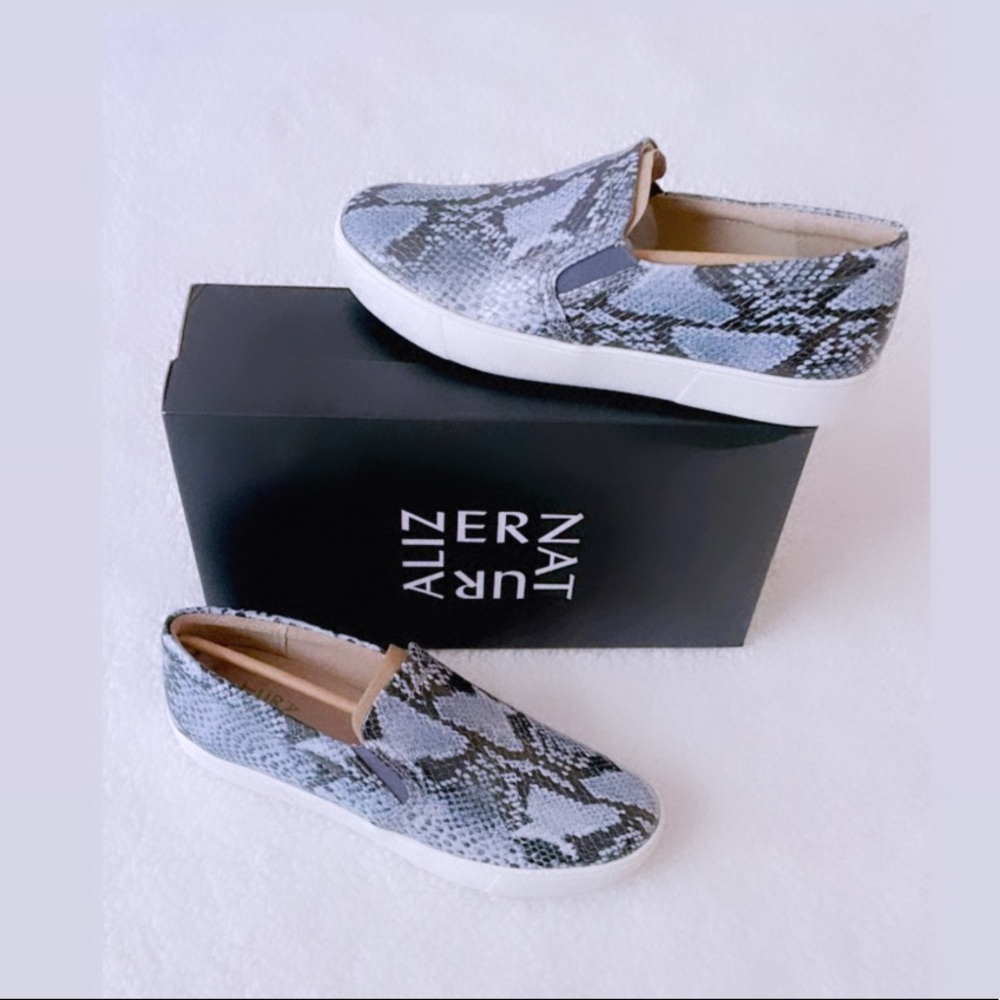Women Blue Snake print Naturalizer sneakers